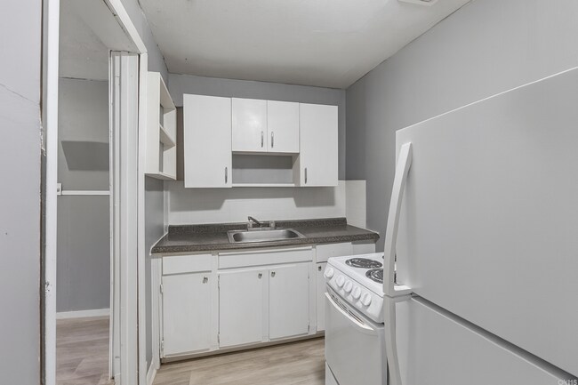 Building Photo - Turnkey Northside Duplex – Fully Renovated...