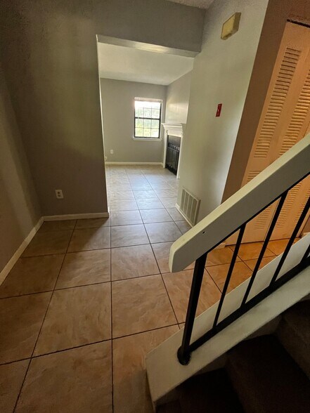 Building Photo - 500 Goldthread Ct