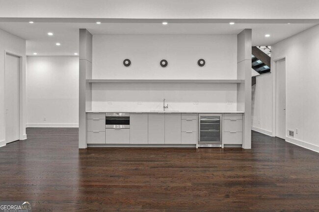 Building Photo - 19 Spruell Springs Rd
