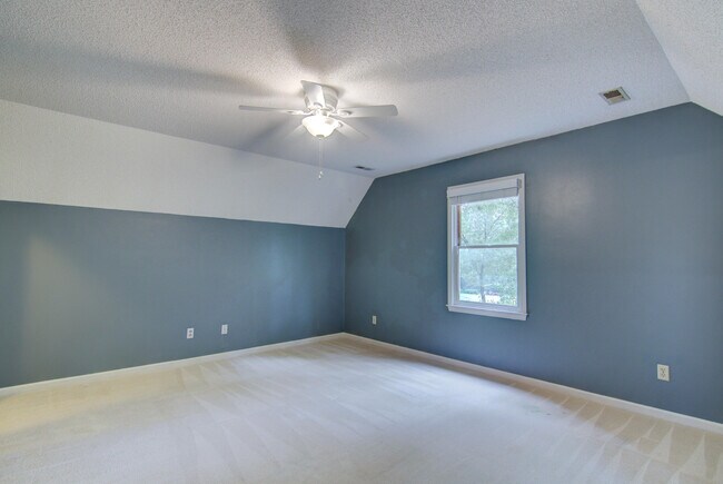 Building Photo - 2315 Treetop Ln