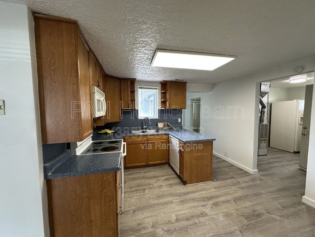 Building Photo - 256 9th St