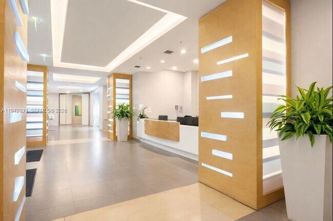 Building Photo - 1900 N Bayshore Dr