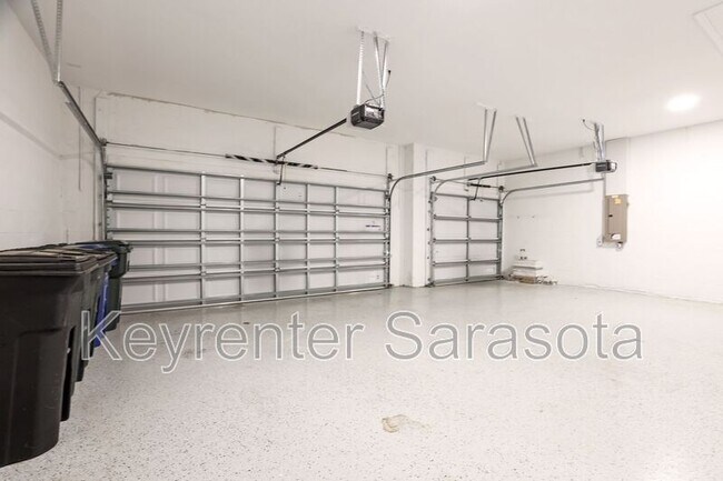 Building Photo - 6133 Lungo Lago Dr