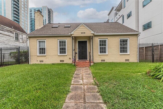 Building Photo - 2233 N MacGregor Way