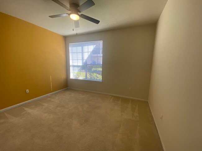 Building Photo - 9157 Lee Vista Blvd