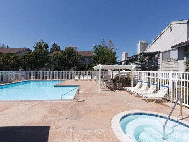 Building Photo - Great 2 Bedroom in Quiet Community