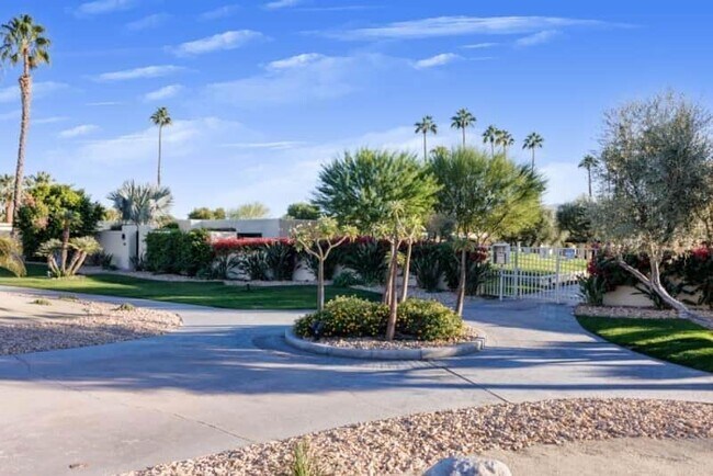 Building Photo - 1173 E Alejo Rd