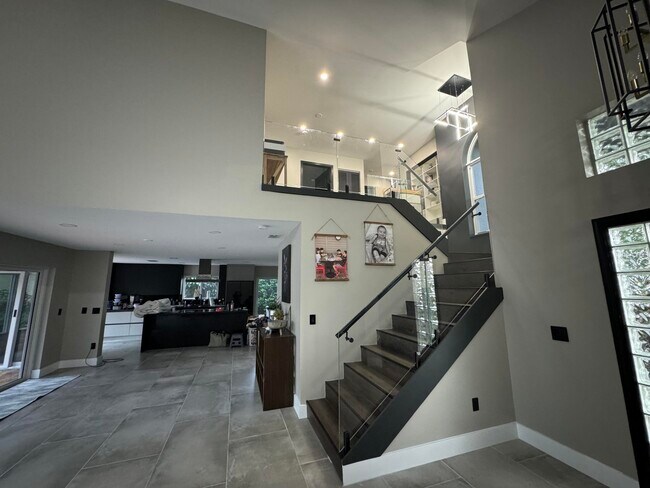 Building Photo - 10366 Buena Ventura Dr