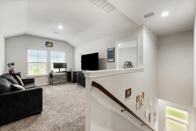 Building Photo - 105 Greengate Dr