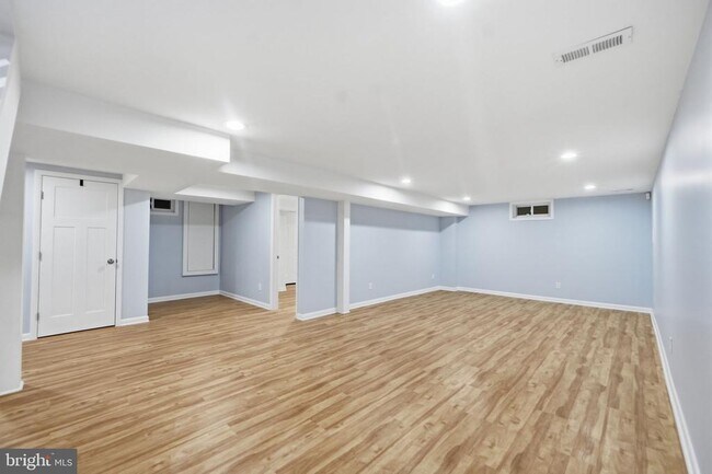 Building Photo - 808 Cottonwood Dr