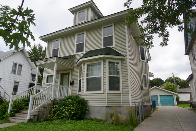 Primary Photo - 5-Bedroom House Near U of MN Campus