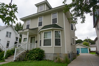 Building Photo - Great 5 bedroom house for rent near U of M...