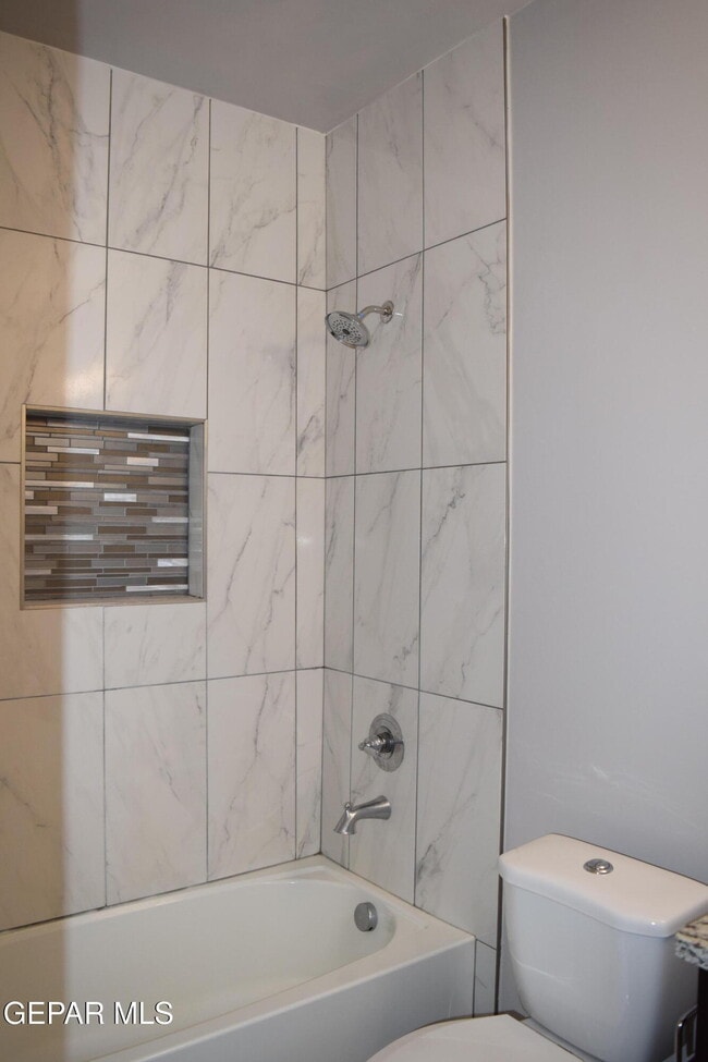 Building Photo - 355 Sol Ct