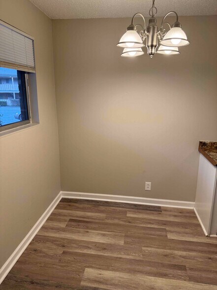 Building Photo - 261 White Bridge Pike