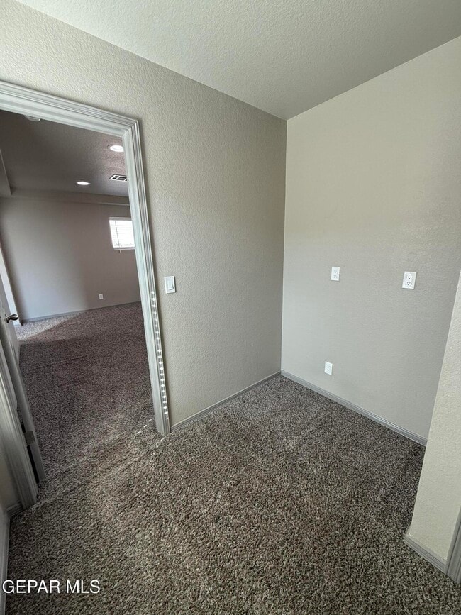 Building Photo - 14405 Eastbrook Dr
