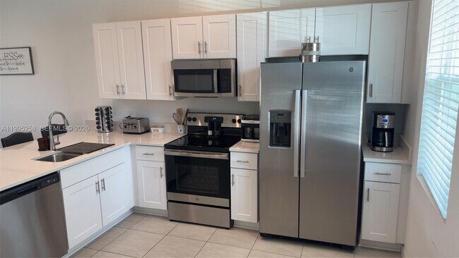 Building Photo - 3381 Composition St