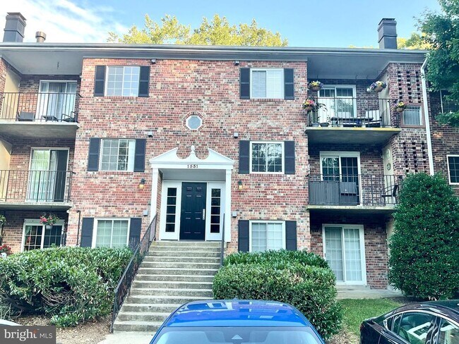 Building Photo - 1531 Colonial Dr
