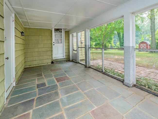 Building Photo - 65 Beechwood Dr