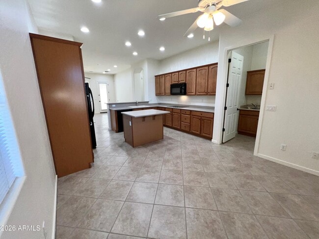 Building Photo - 14313 W Alvarado Dr