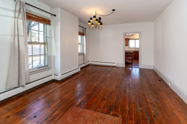 Building Photo - 34 Buttonwood St