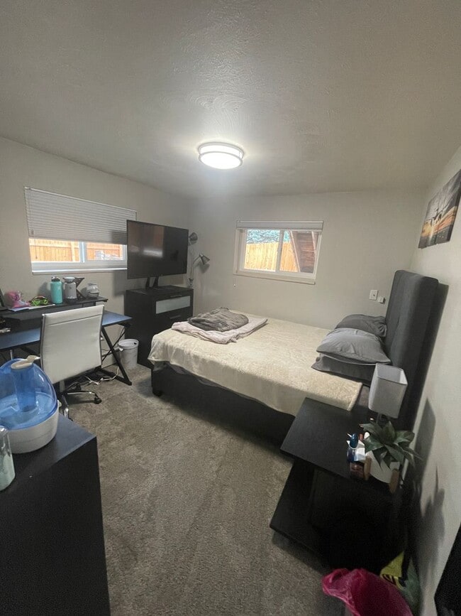 Building Photo - Renovated 3 Bedroom 1.5 Bathroom in Arvada!
