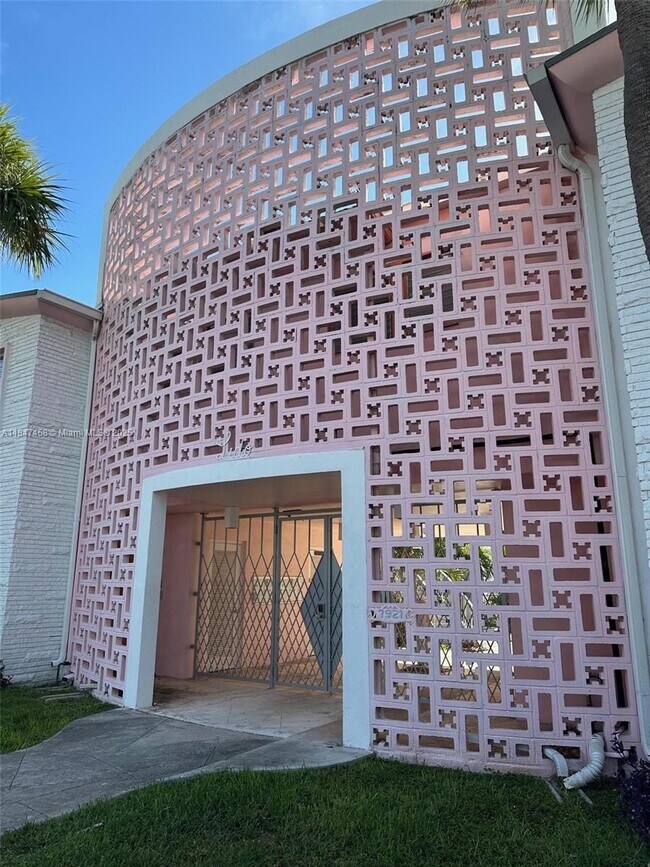 Building Photo - 7921 East Dr