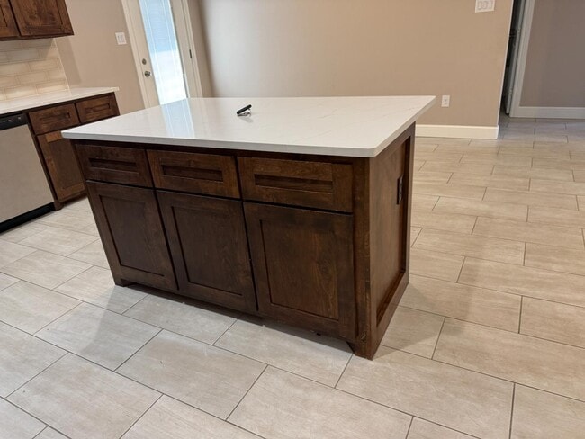 Building Photo - 267 NE Ave F