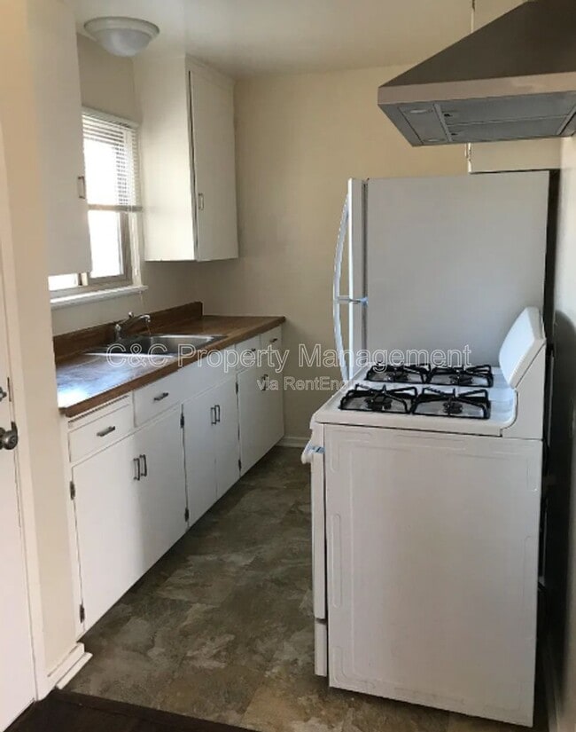 Building Photo - 926 Lupin Dr