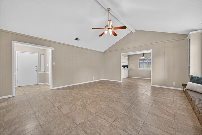 Building Photo - 23919 Farm Hill Dr