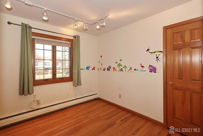 Building Photo - 240 Twin Oaks Terrace