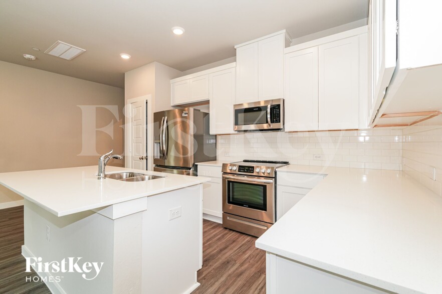 Building Photo - 18330 W Centro Cir