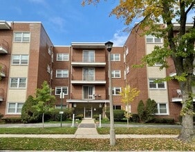 Building Photo - 5240 Galitz St