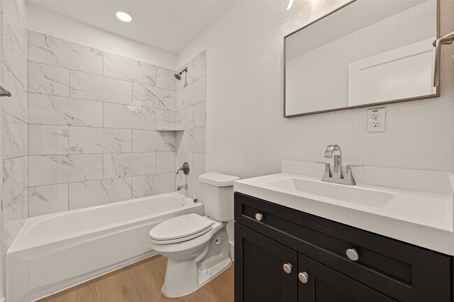 Building Photo - 3209 McCrarey Dr