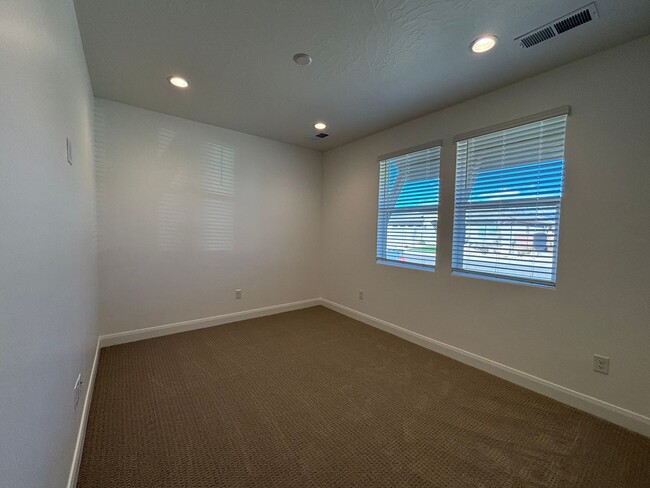 Building Photo - BRAND NEW HOME BY SAND HOLLOW FOR RENT!