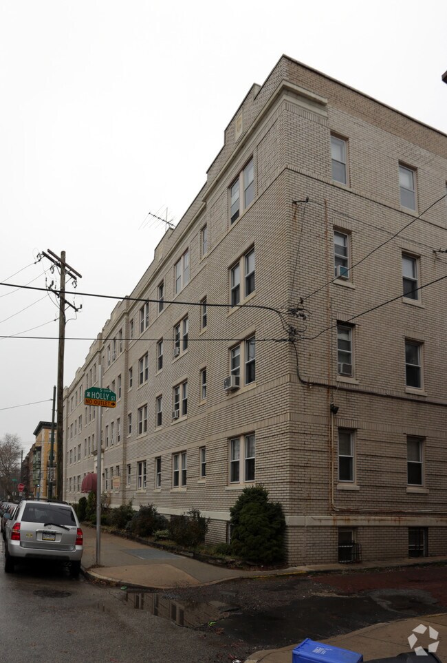 Building Photo - Greenzang Apartments