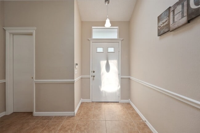 Building Photo - 3311 Golden Trails Dr
