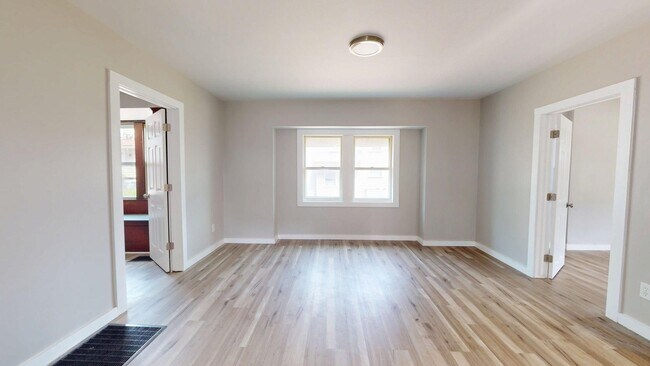 Building Photo - 134 N Arlington St