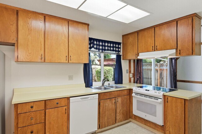 Building Photo - 5880 Taormino Ave