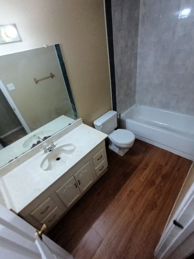 Building Photo - 2701 Willow Springs Rd