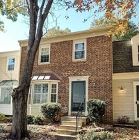 Building Photo - Beautiful 3 Bed, 3.5 Bath Brick Townhouse ...
