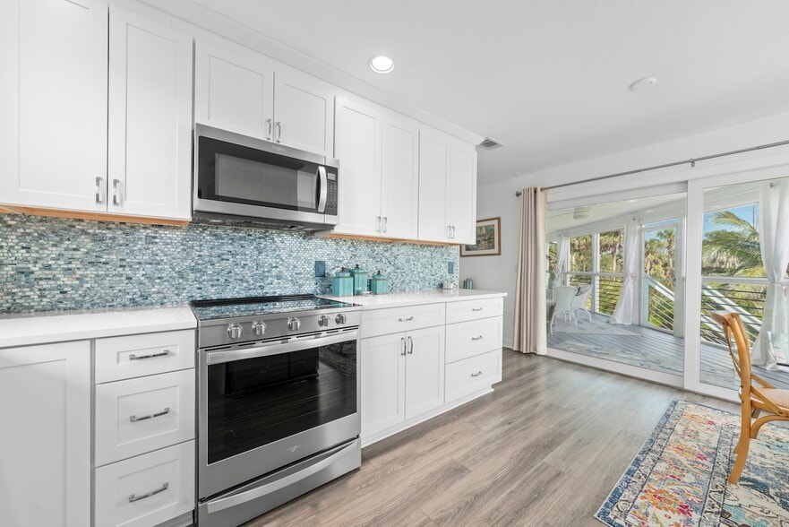 Building Photo - 6093 Henderson Rd