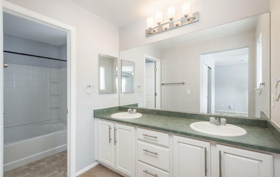 Building Photo - 2527 S Andes Cir