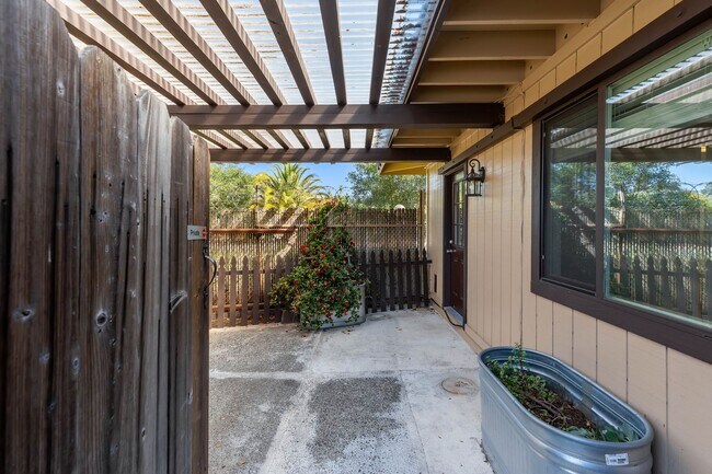 Building Photo - Unique 2 Bedroom, 1 Bath Stand-Alone House...