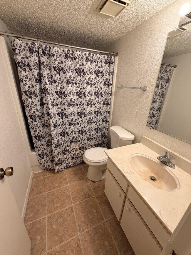 Building Photo - 11983 Bob White Dr