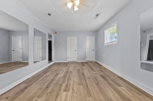 Building Photo - 3-Bedroom Ranch Home