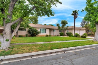 Building Photo - 1564 E Escalon Ave