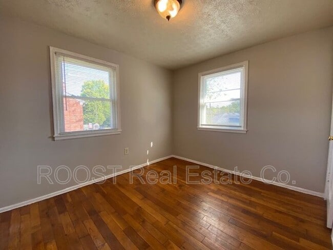 Building Photo - 875 E McCreight Ave