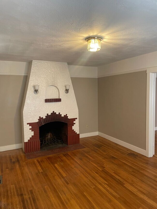 Building Photo - 1 Bedroom 1 Bathroom Duplex in Midtown Sac...