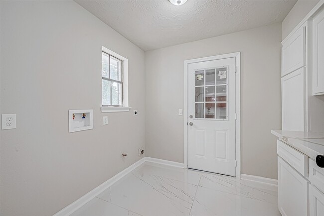 Building Photo - 3102 Glenn Lakes Ln