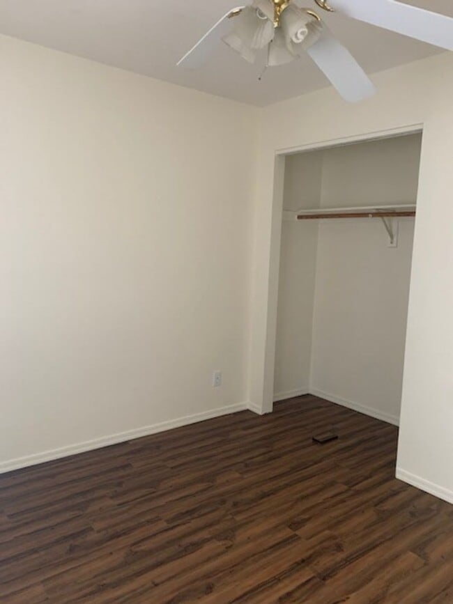 Building Photo - Unfurnished Full Time